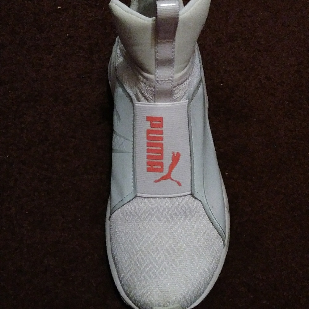 Womens pumas